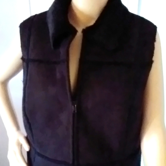 RELATIVITY : FAUX SUEDE AND FUR VEST ( SIZE L ) - Picture 4 of 4